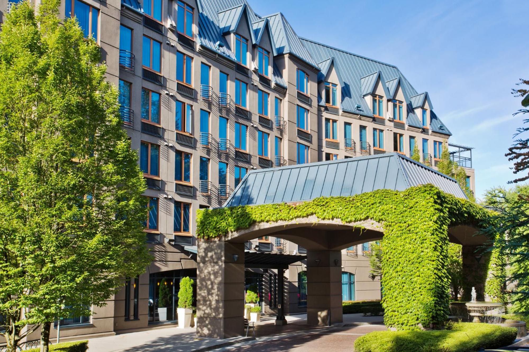 Holiday Inn & Suites North Vancouver, An Ihg Hotel Exterior photo